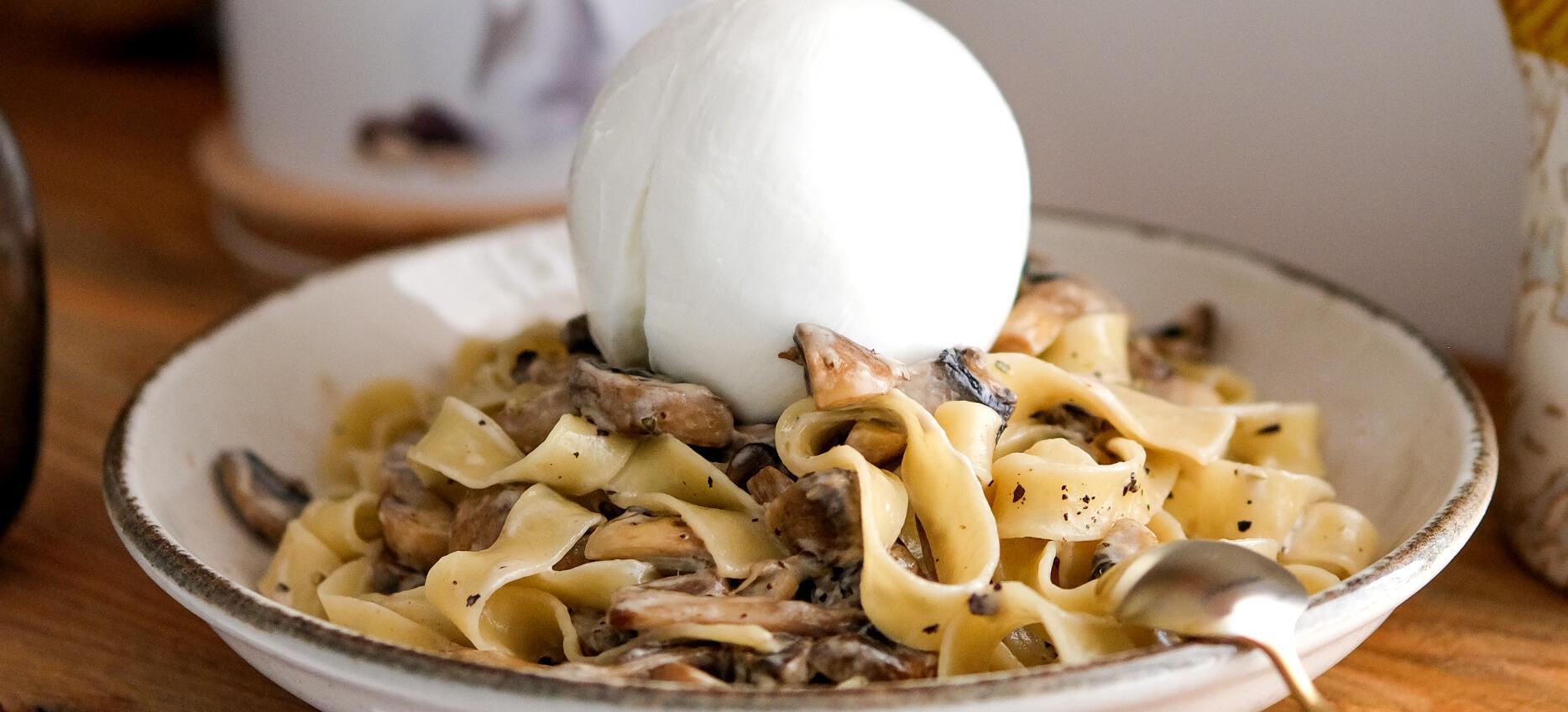 Kremalı Mantarlı Fettucine